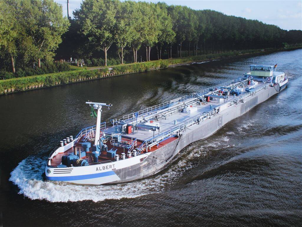 Albert (binnenvaart tanker)